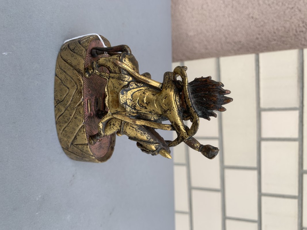 A GILT-BRONZE FIGURE OF SHRI DEVI - 图8