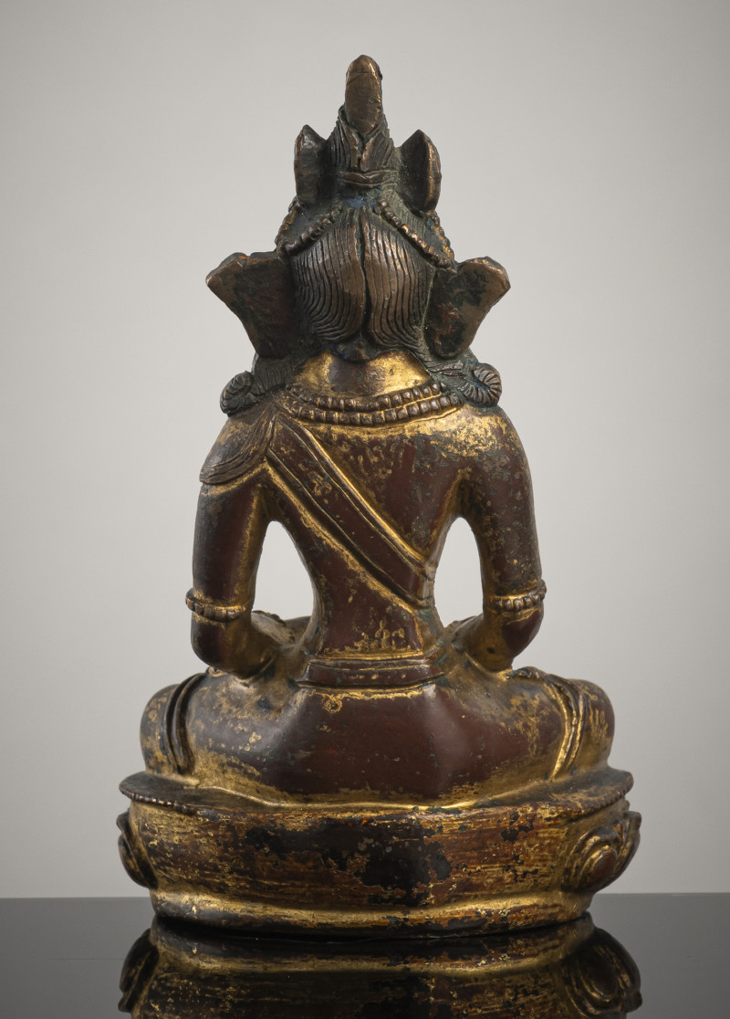 A GILT-BRONZE FIGURE OF AMITAYUS - 图2
