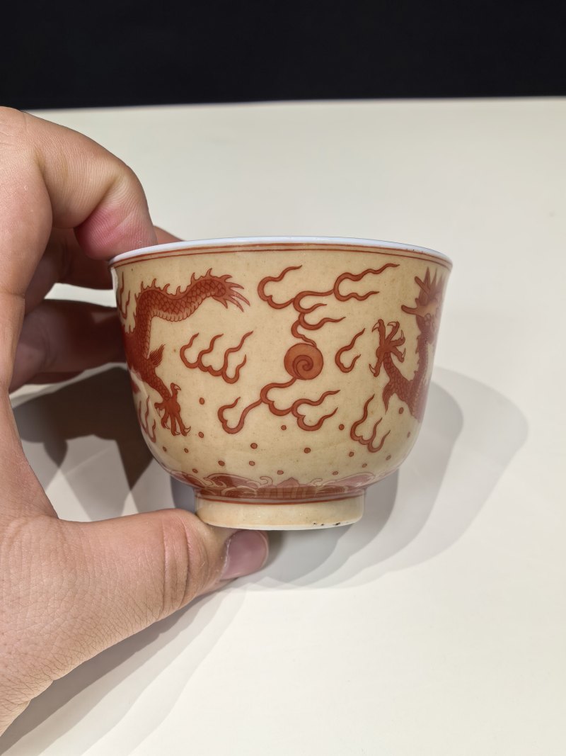 清咸丰 黄地矾红龙纹杯 - 图3
