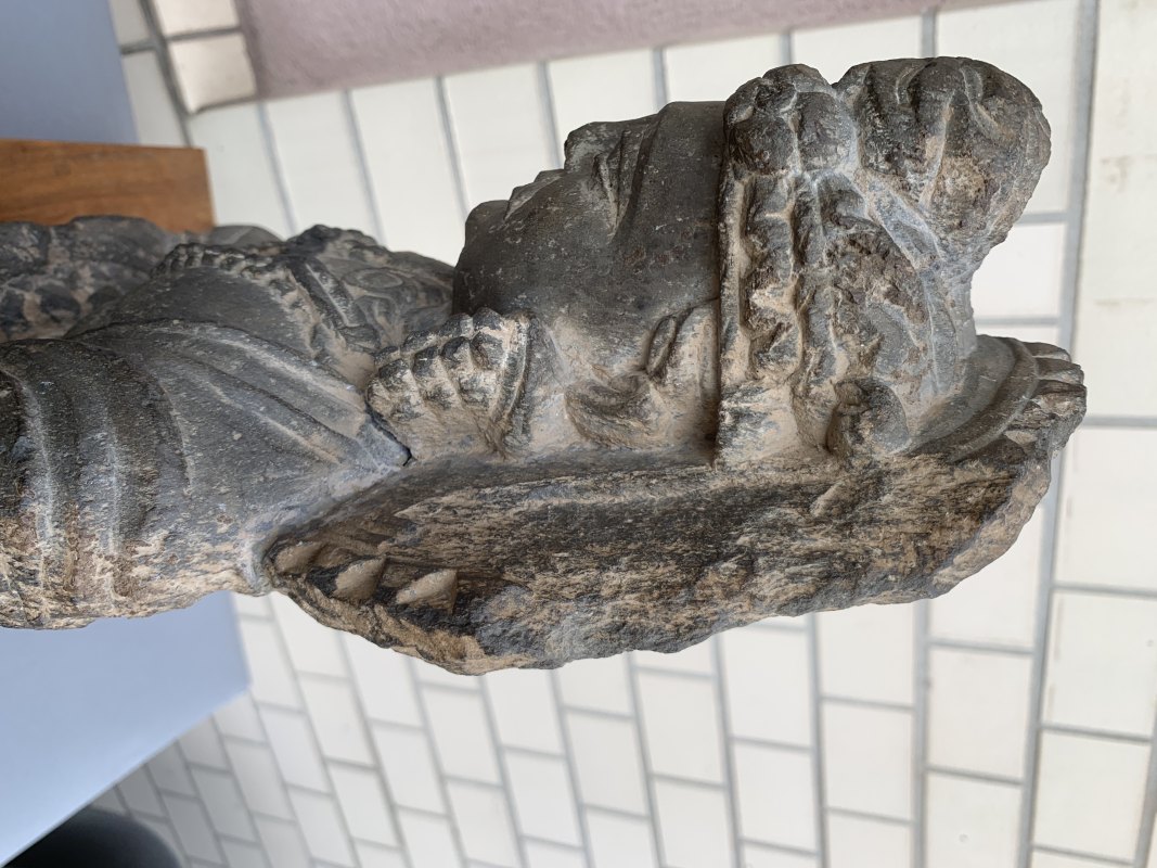 A GREY SCHIST STONE FIGURE OF A BODHISATTVA - 图9