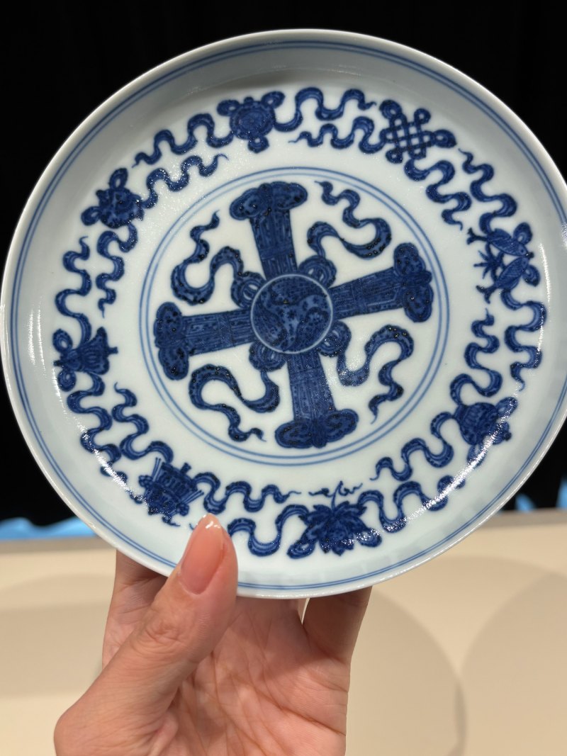 清乾隆 青花绶带八吉祥宝杵纹镗锣洗 - 图5