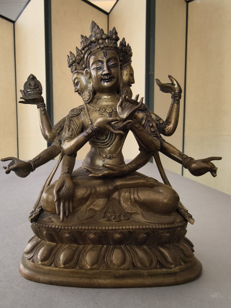 A BRONZE FIGURE OF USHNISHAVIJAYA - 图10