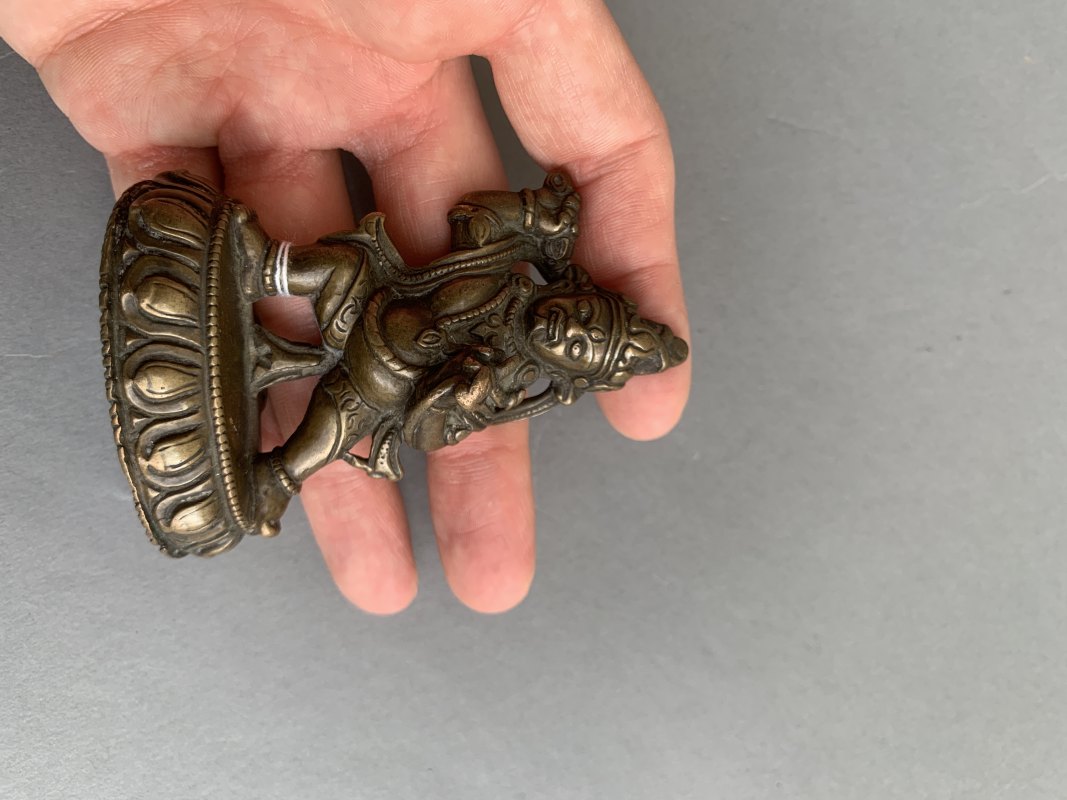 A BRONZE FIGURINE OF VAJRAPANI - 图6