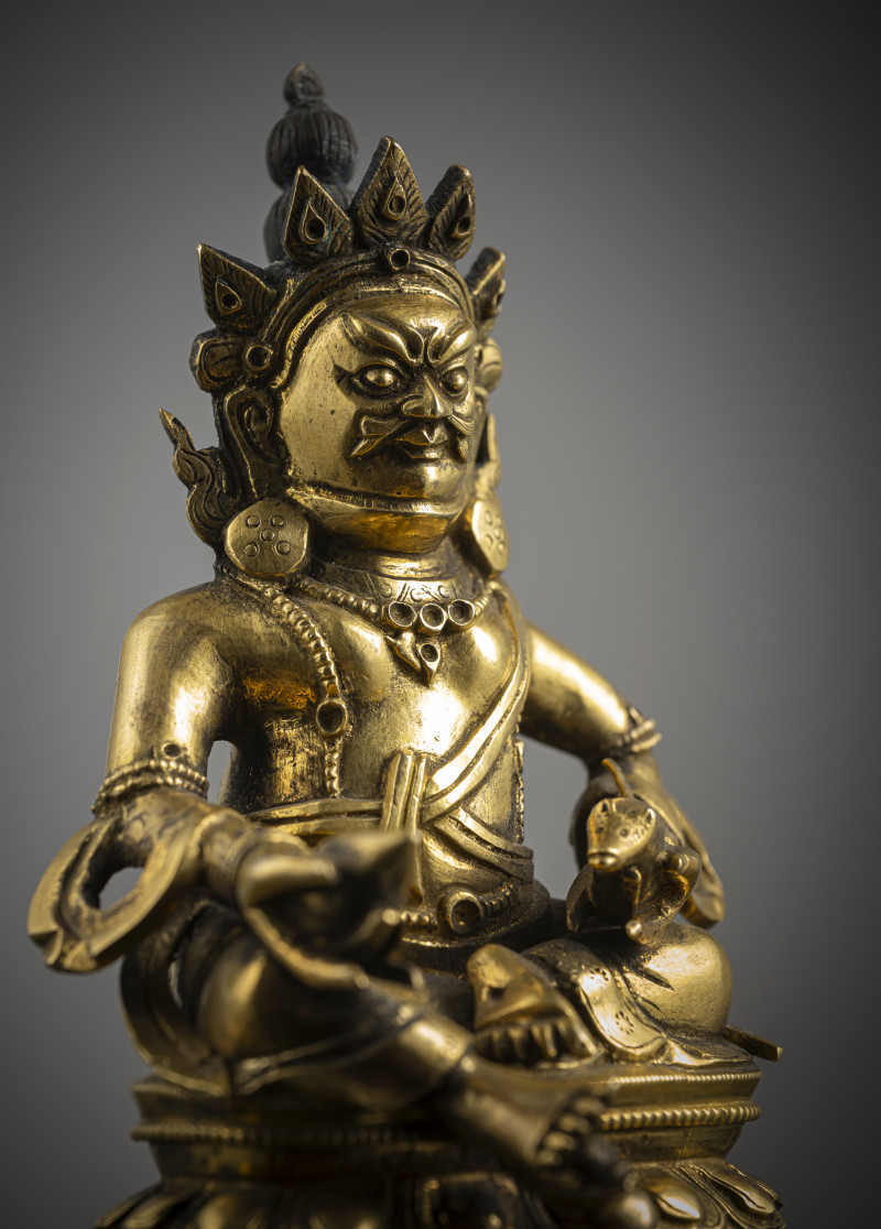 A GILT-BRONZE FIGURE OF VAISHRAVANA - 图5