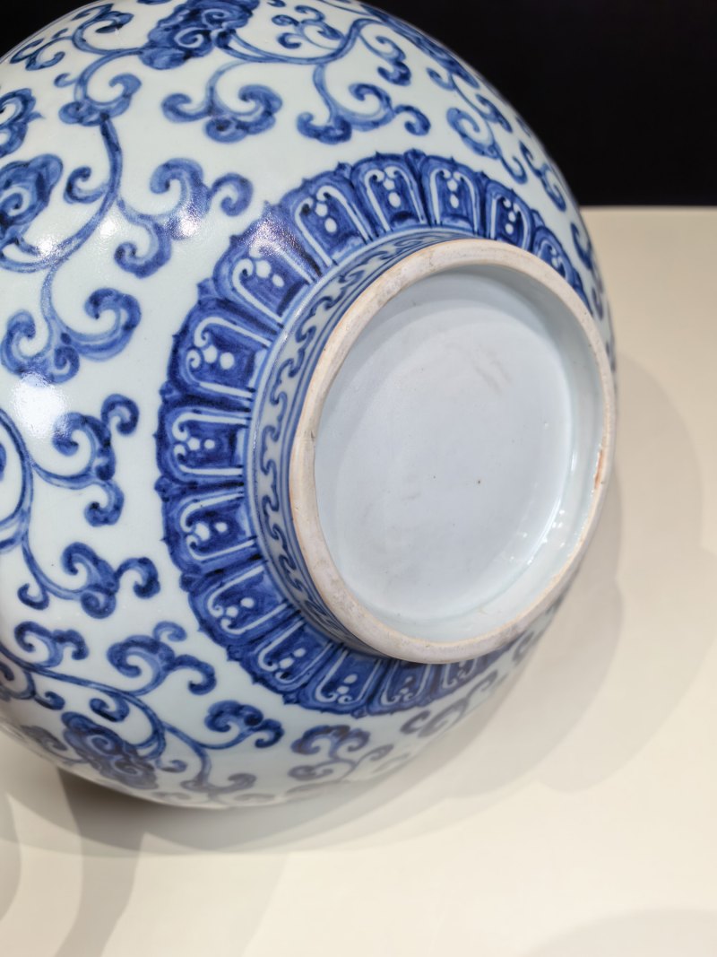 明宣德 青花缠枝灵芝纹骰子碗 - 图8