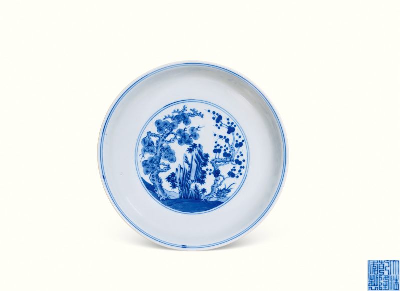 清乾隆 青花内岁寒三友外婴戏图盘