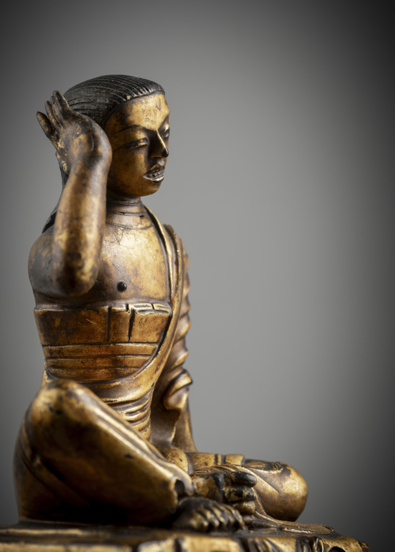 A GILT-LACQUERED TERRACOTTA FIGURE OF MILAREPA - 图4