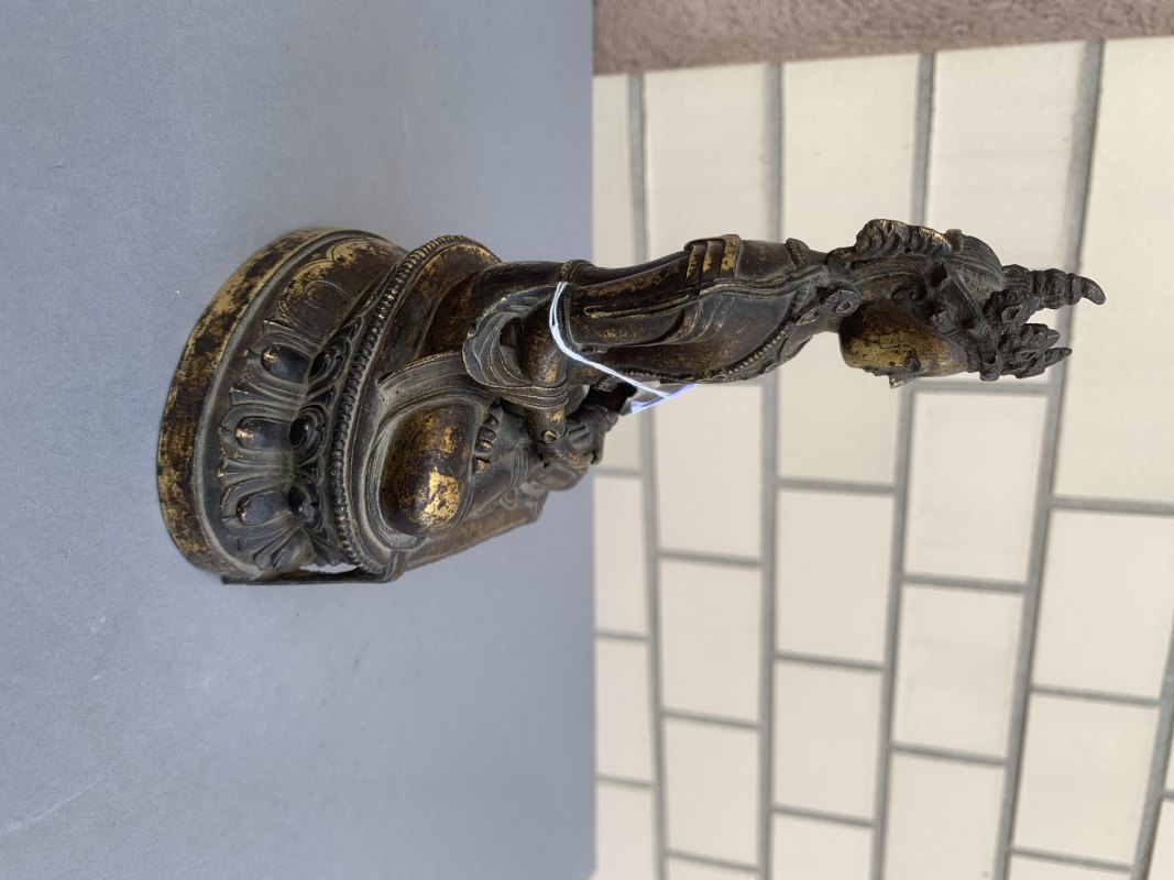 A GILT-BRONZE FIGURE OF AMITAYUS - 图9