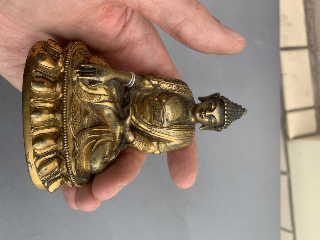 A GILT-BRONZE FIGURE OF BUDDHA SHAKYAMUNI - 图6