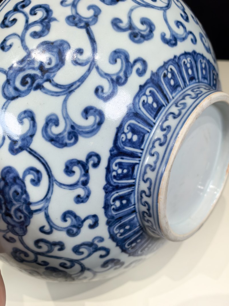 明宣德 青花缠枝灵芝纹骰子碗 - 图9
