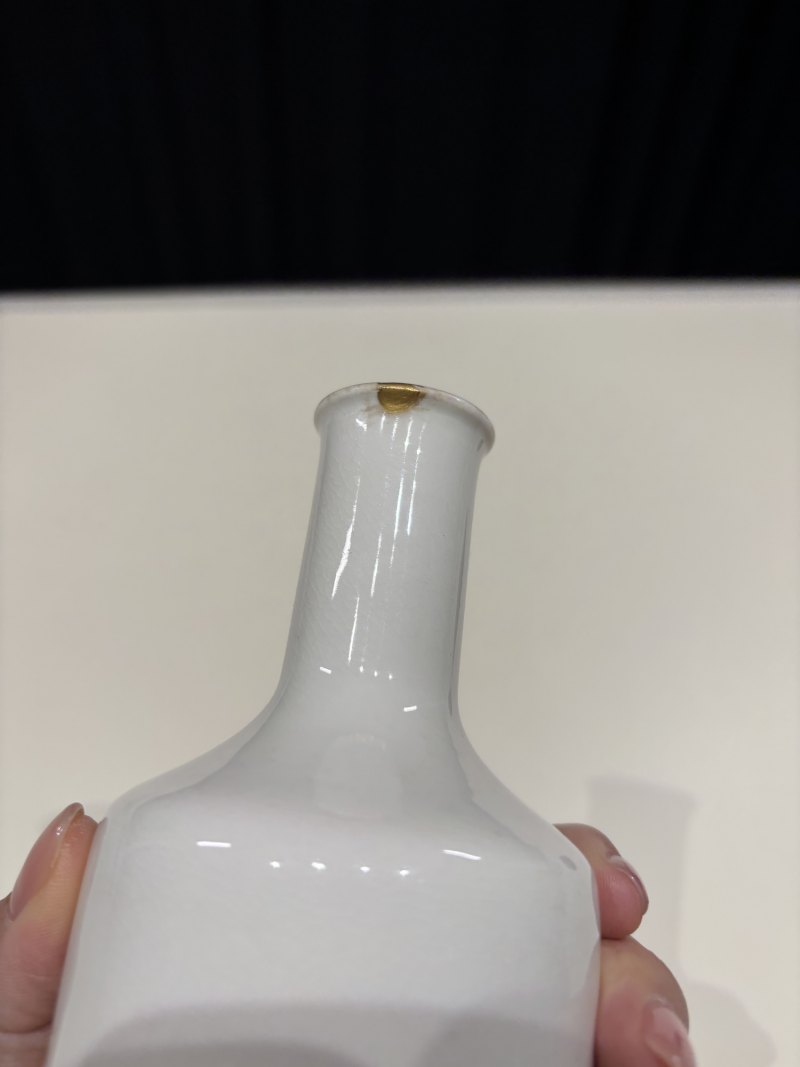 清乾隆 仿定窑白釉纸槌瓶 - 图9