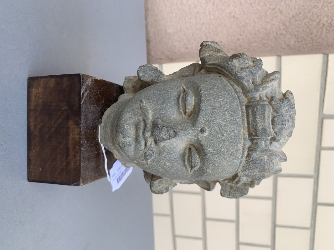 A GREY SCHIST HEAD OF A BODHISATTVA - 图6