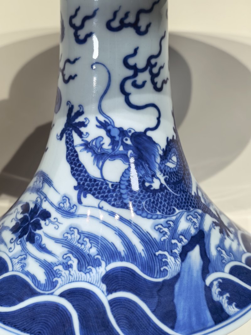 清乾隆 青花海水江崖鱼化龙纹高足盘 - 图10