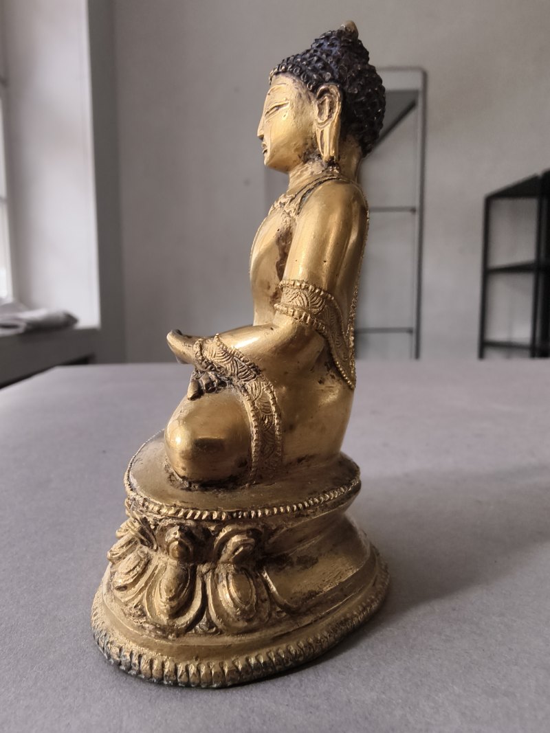 A GILT-BRONZE FIGURE OF BUDDHA SHAKYAMUNI - 图9
