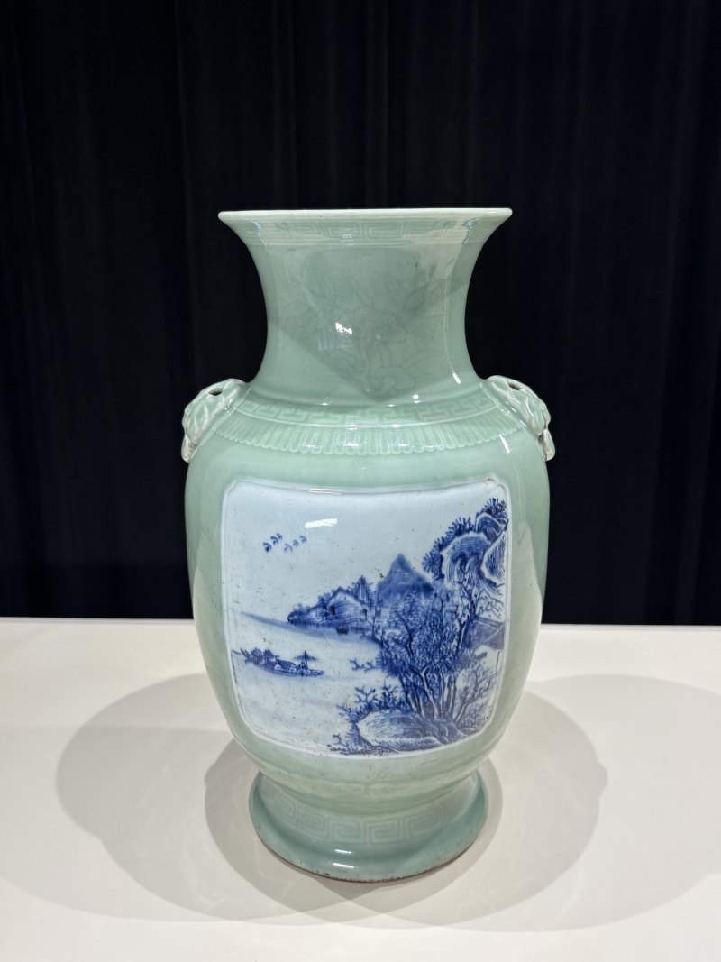 清乾隆 青花釉里红开光山水诗文蝠耳铺首尊 - 图3