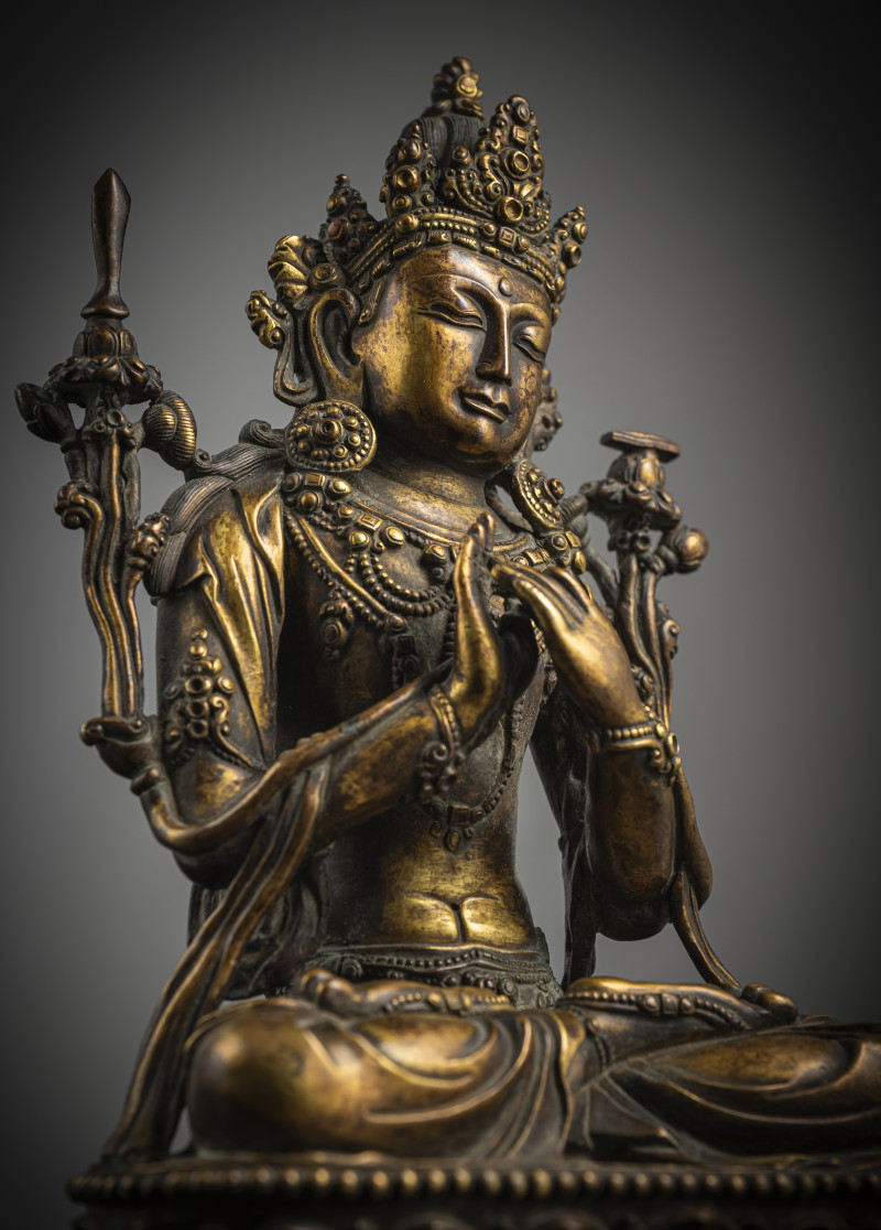 A GILT-BRONZE FIGURE OF MANJUSHRI - 图3