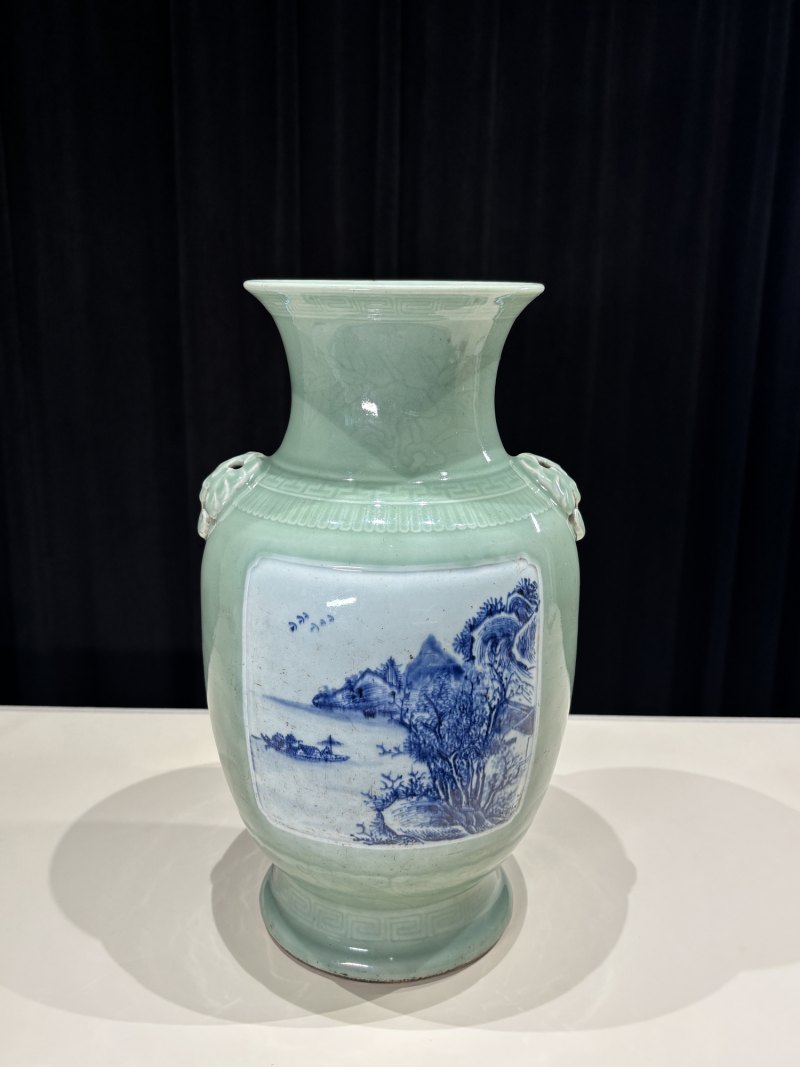 清乾隆 青花釉里红开光山水诗文蝠耳铺首尊 - 图4