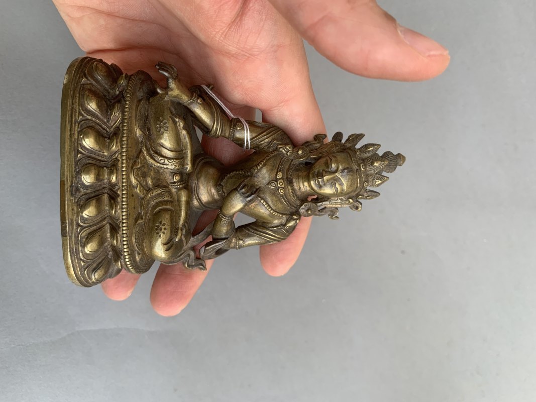 A BRONZE FIGURE OF A FEMALE DEITY - 图6