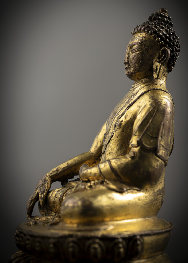A GILT-COPPER FIGURE OF BUDDHA SHAKYAMUNI - 图3