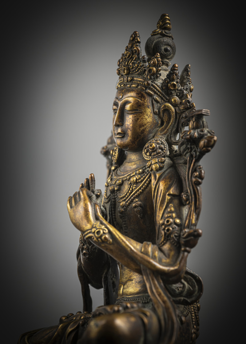 A GILT-BRONZE FIGURE OF MANJUSHRI - 图5