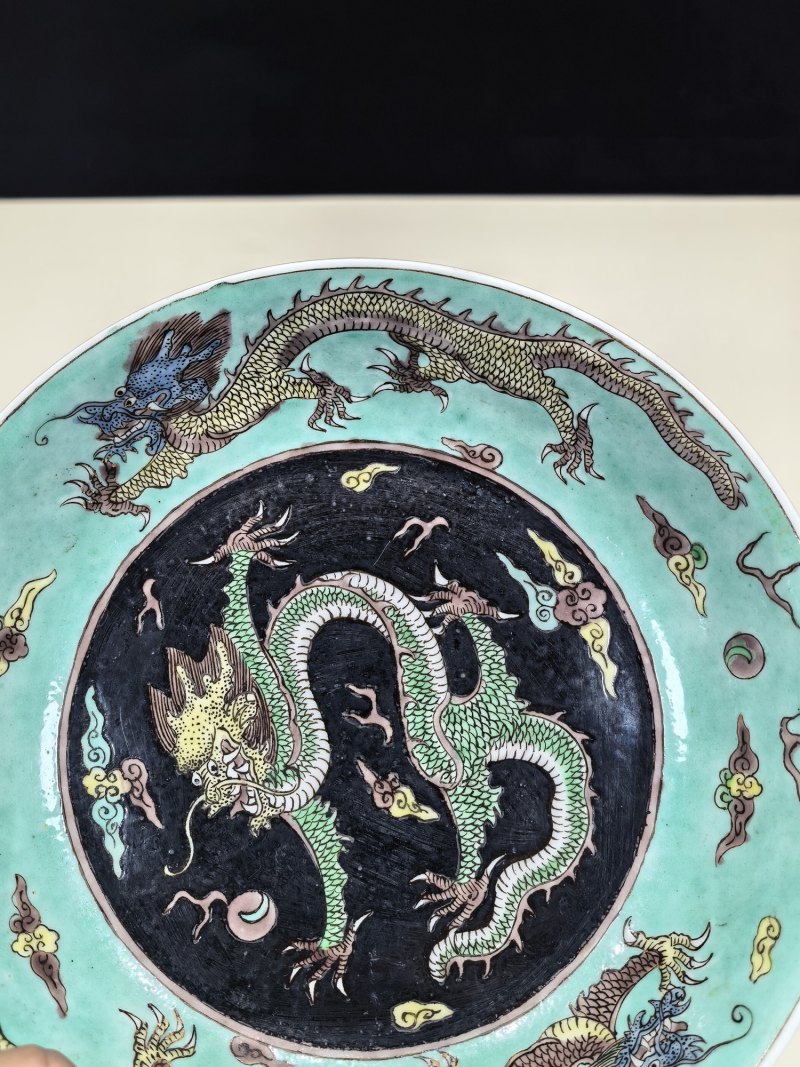 清康熙 素三彩云龙赶珠纹盘（弘治胎） - 图5