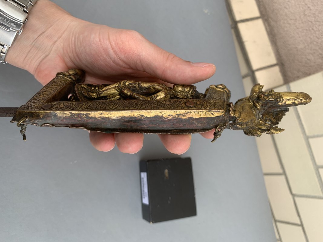 A GILT-COPPER EMBOSSED THRONE SECTION - 图11