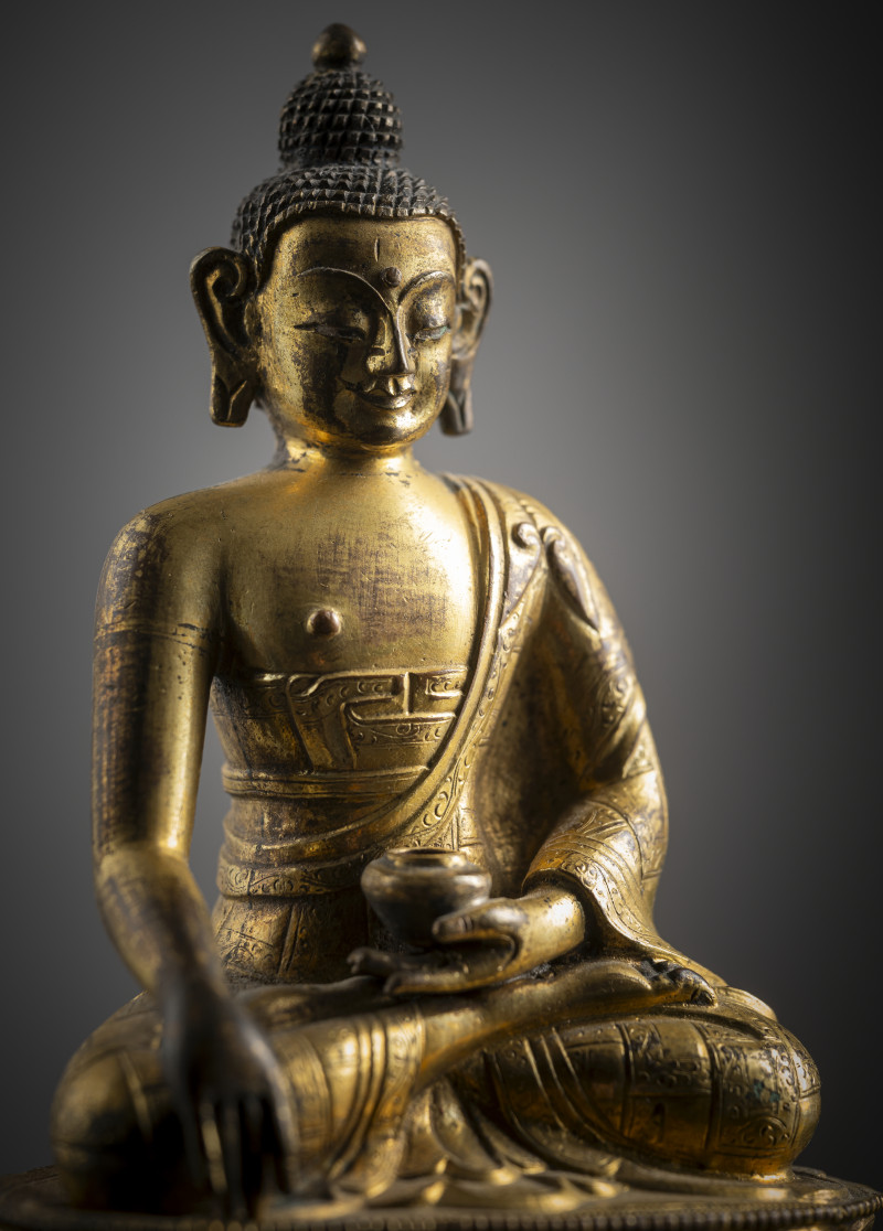 A GILT-BRONZE FIGURE OF BUDDHA SHAKYAMUNI - 图4