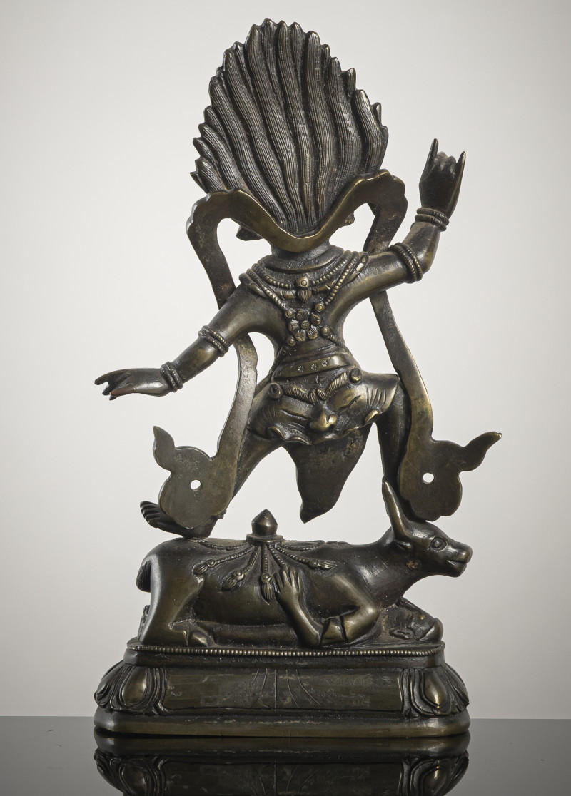 Bronze of Yama on a bull above a lotus throne - 图2