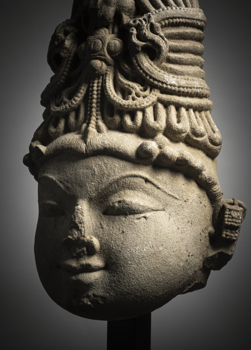 A BUFF SANDSTONE HEAD OF A FEMALE FIGURE - 图5