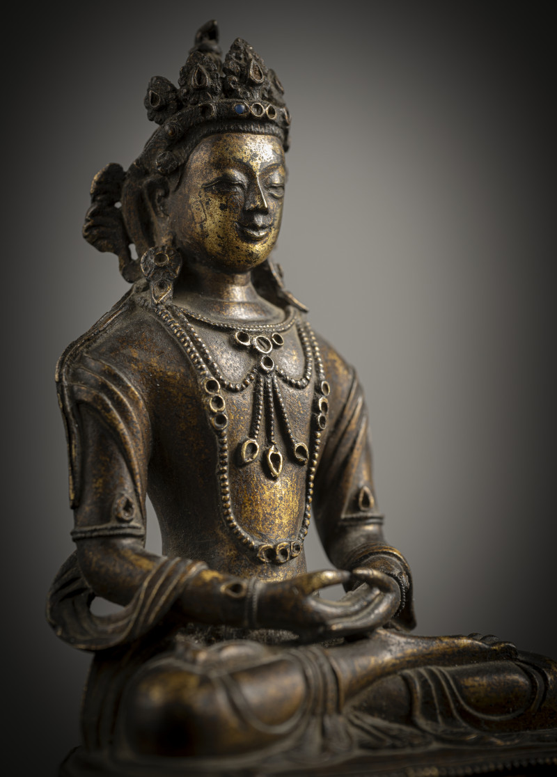 A GILT-BRONZE FIGURE OF AMITAYUS - 图4
