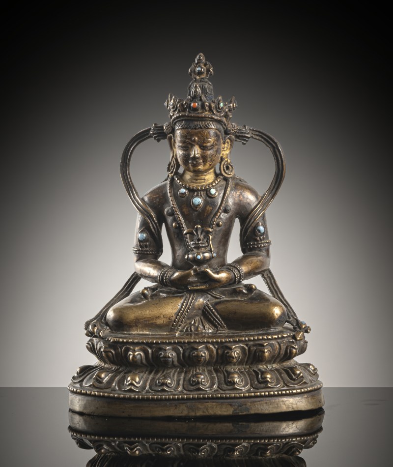 A BRONZE FIGURE OF AMITAYUS