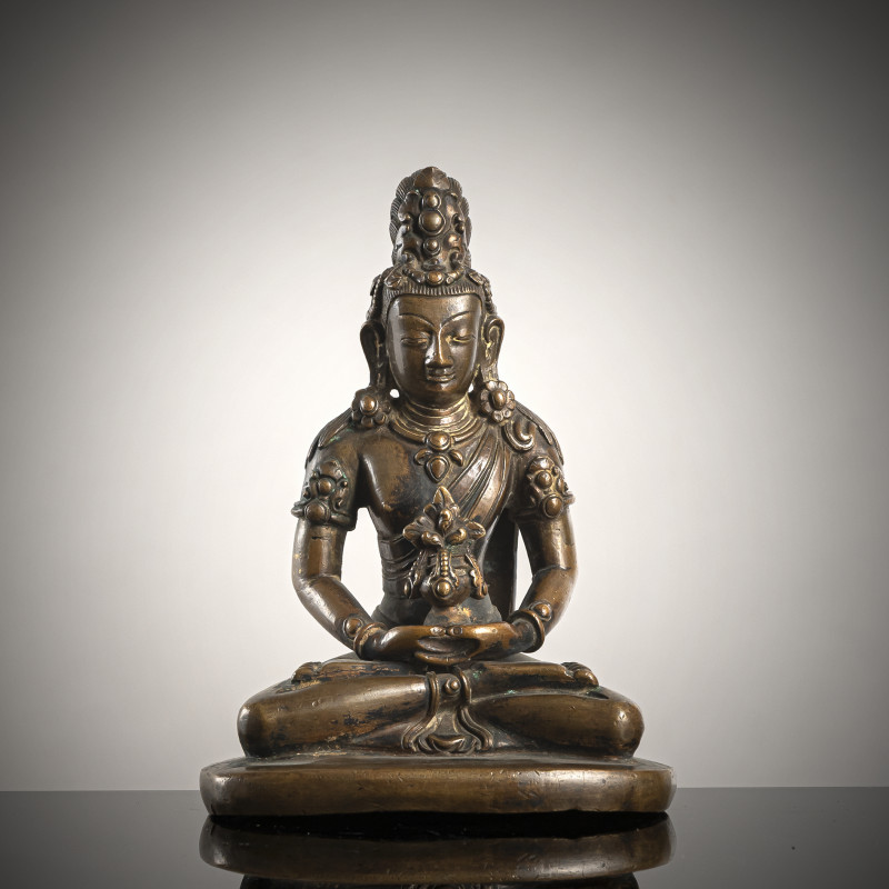 A BRONZE FIGURE OF AMITAYUS