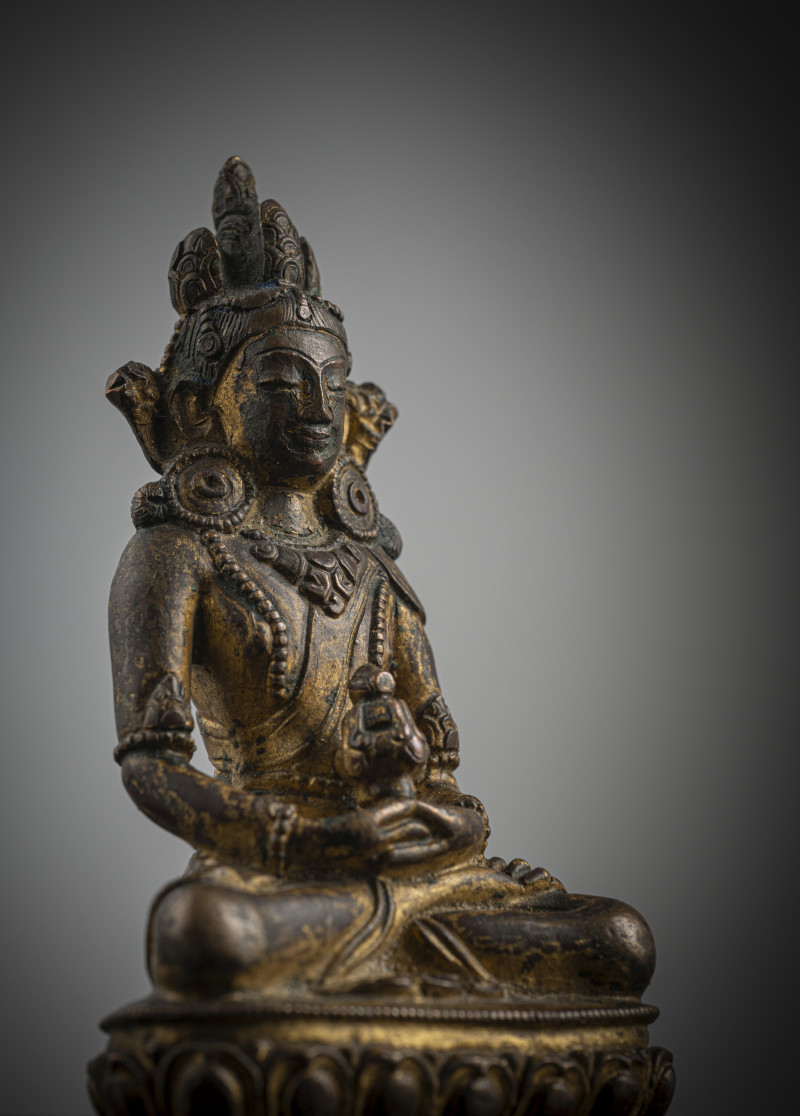 A GILT-BRONZE FIGURE OF AMITAYUS - 图3