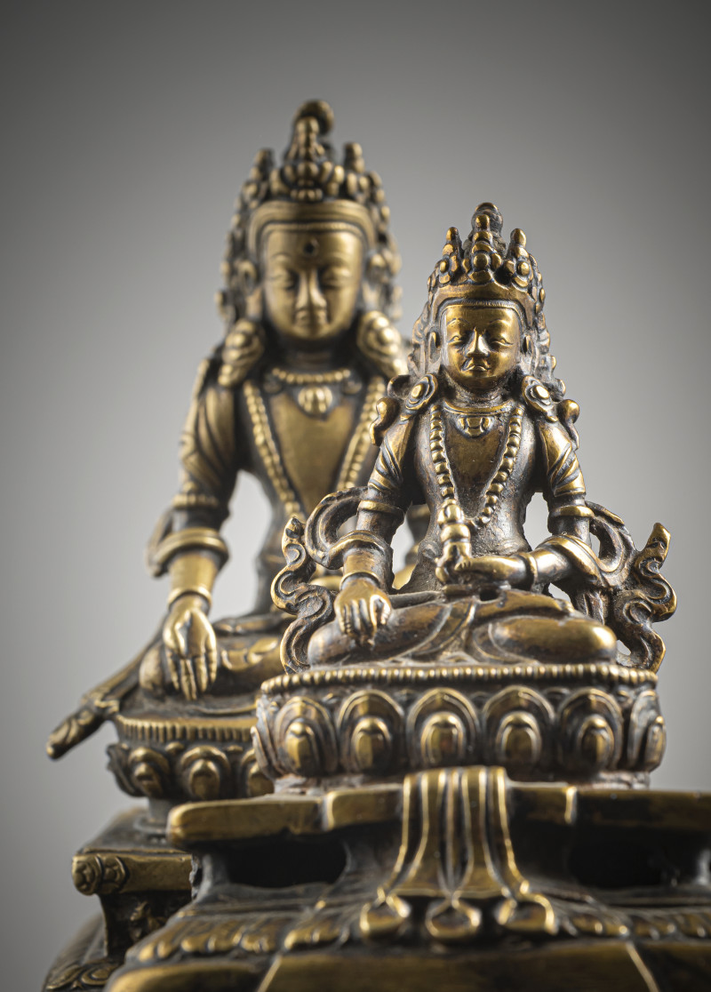 TWO BRONZE FIGURES OF RATNASAMBHAVA AND AKSHOBHYA - 图3
