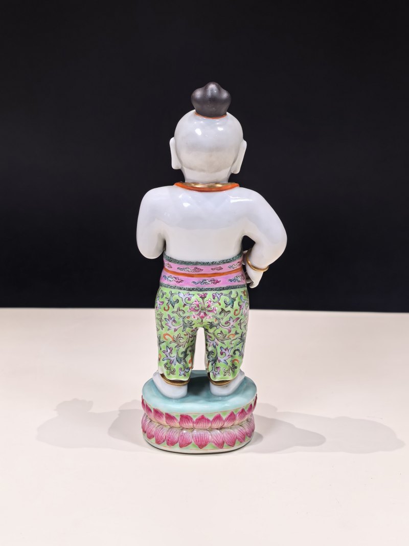 清中期 粉彩童子像 - 图5