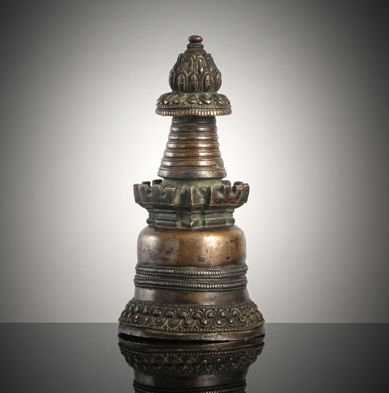 A COPPER STUPA WITH SILVER INLAYS - 图3