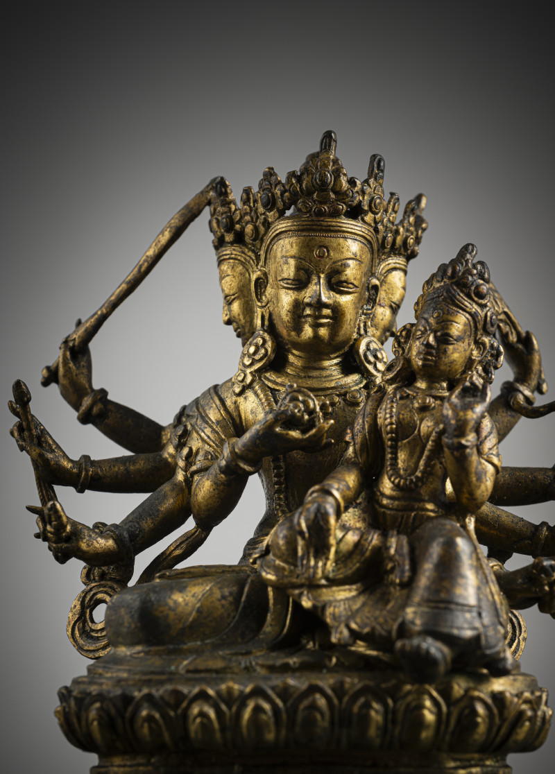 A GILT-BRONZE FIGURE OF MANJUGOSHA AND CONSORT - 图3
