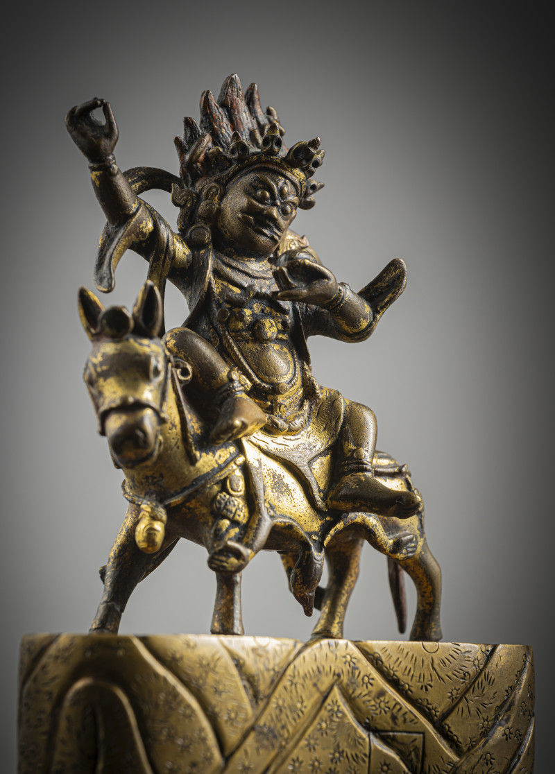 A GILT-BRONZE FIGURE OF SHRI DEVI - 图5