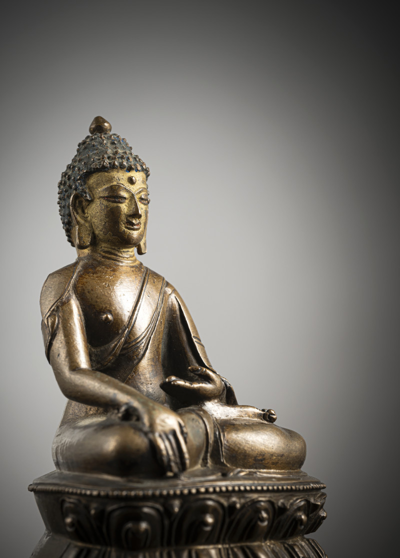 A BRONZE FIGURE OF BUDDHA SHAKYAMUNI - 图3