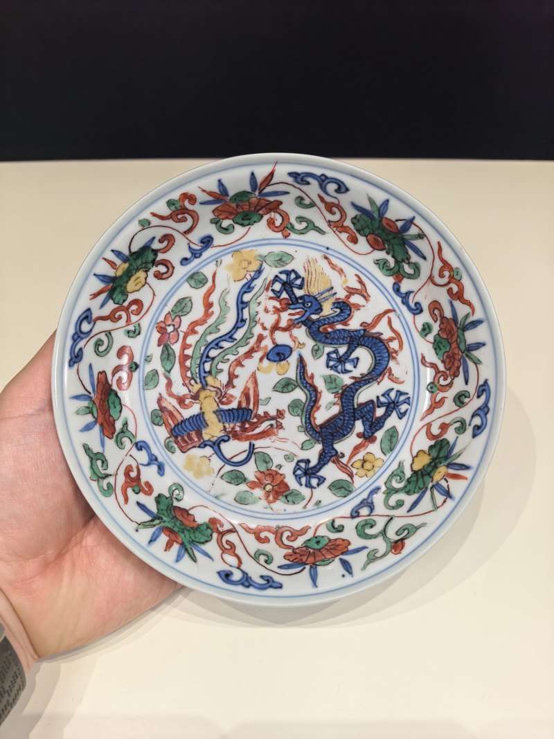 明万历 青花五彩龙凤穿花纹盘 - 图3