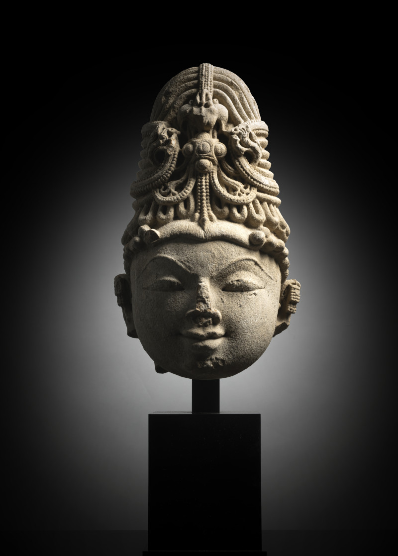 A BUFF SANDSTONE HEAD OF A FEMALE FIGURE