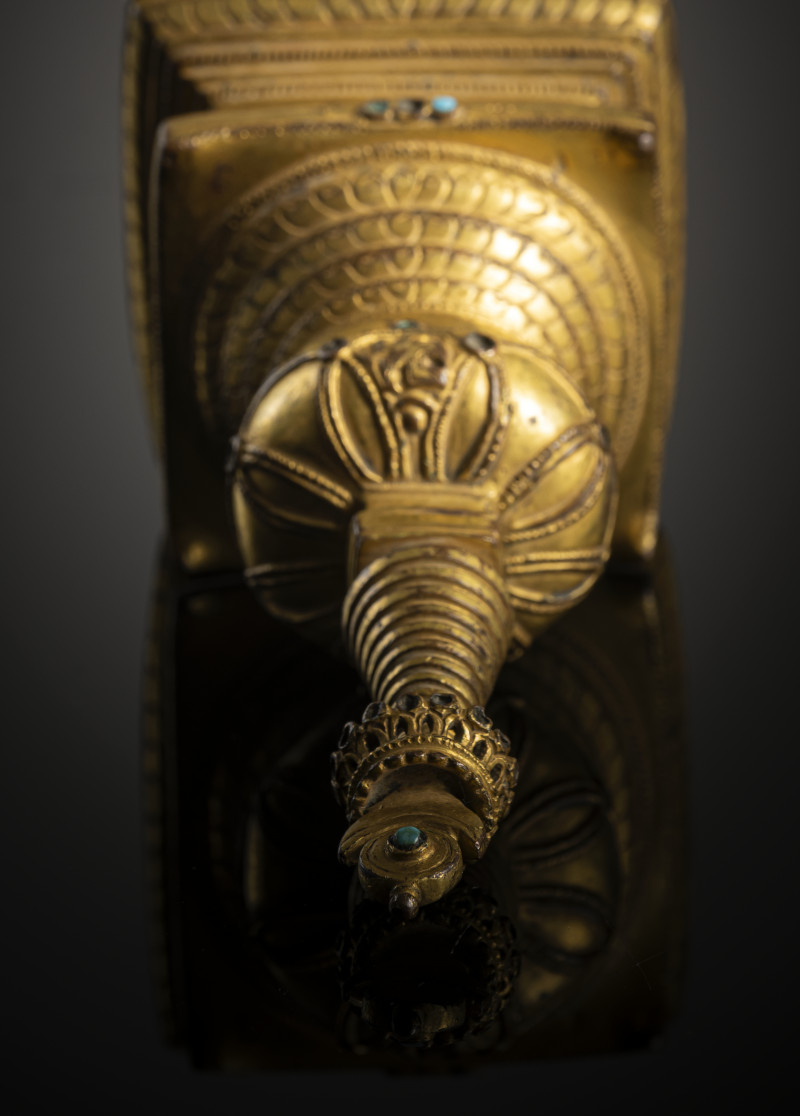 A GILT-BRONZE STUPA - 图4