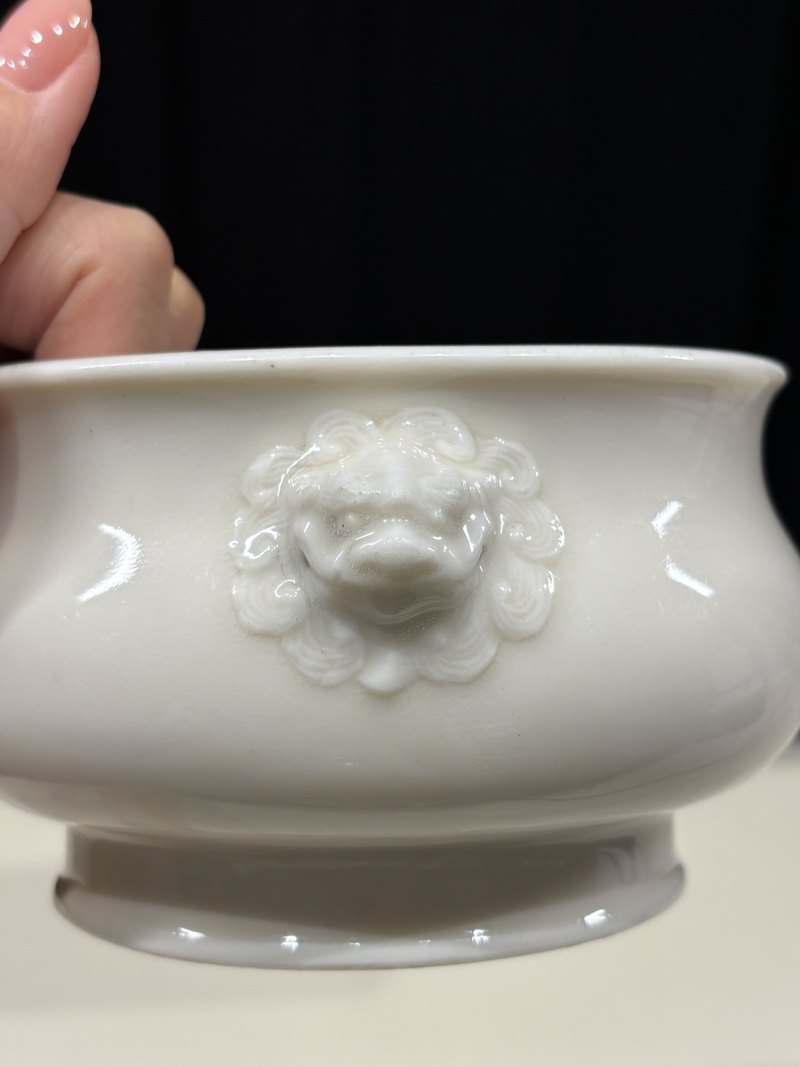 明晚期 德化窑白釉狮耳炉 - 图8