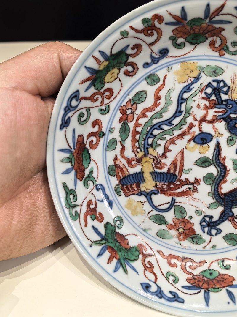 明万历 青花五彩龙凤穿花纹盘 - 图4
