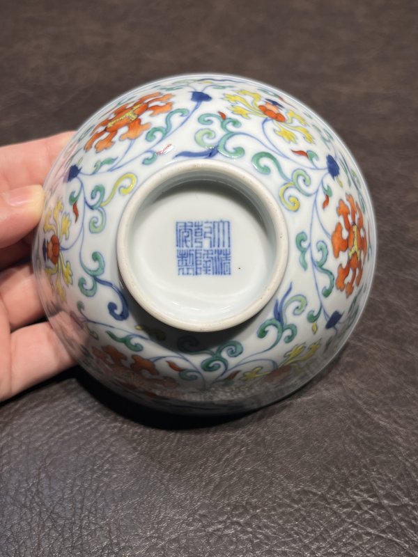 清乾隆 斗彩缠枝宝相花纹茶碗 - 图8