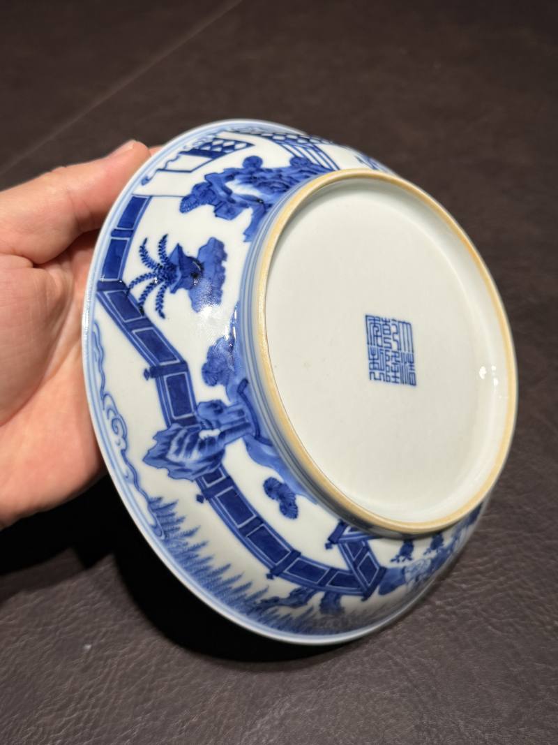 清乾隆 仿宣德青花庭院仕女纹盘 - 图15