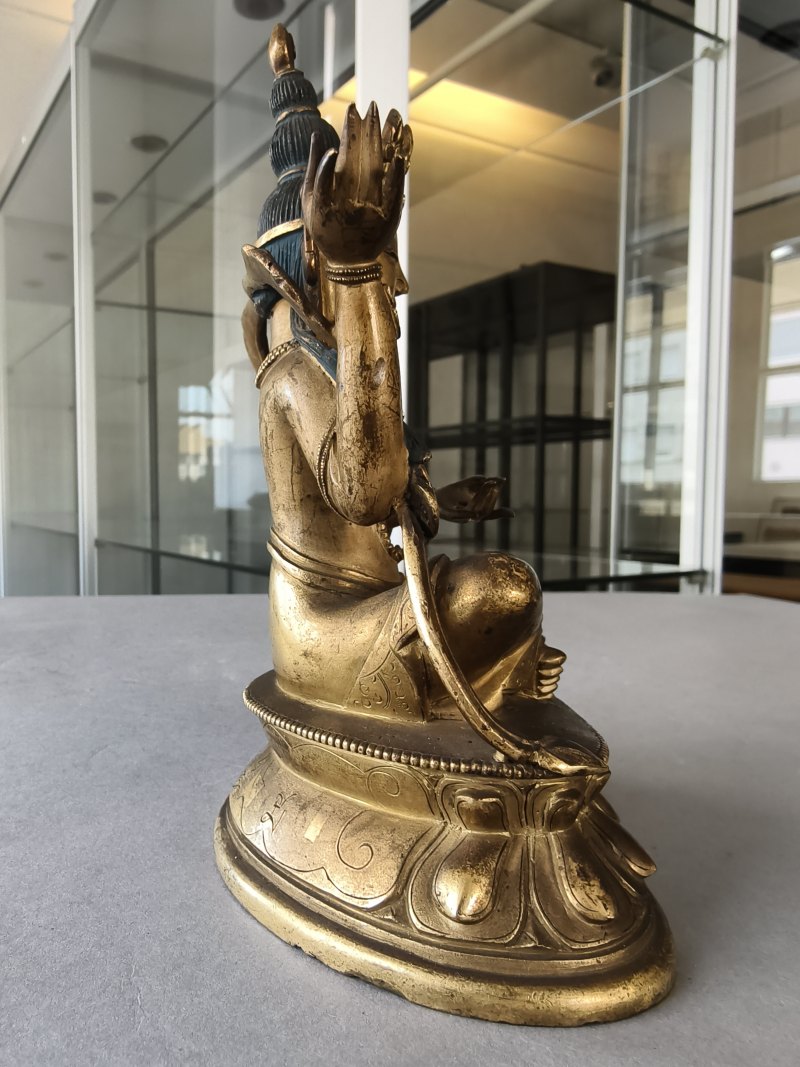 A gilt-bronze figure of a Bodhisattva - 图15
