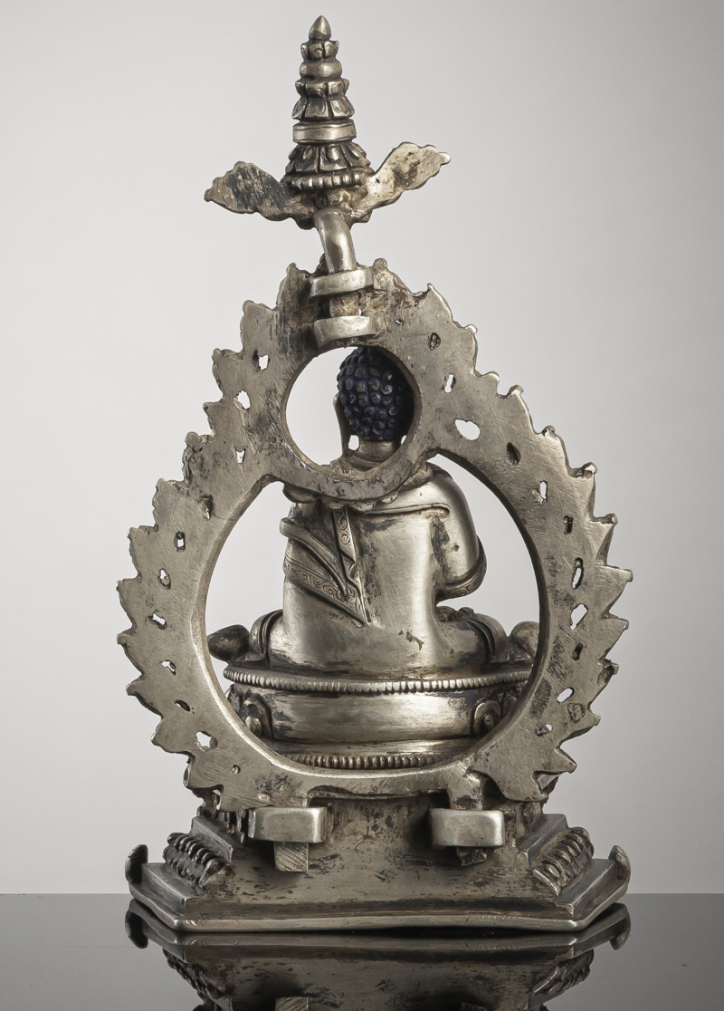 a silver figure of Buddha Shakyamuni - 图2
