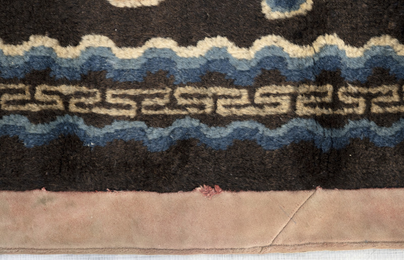 A pair of dragon rugs - 图8