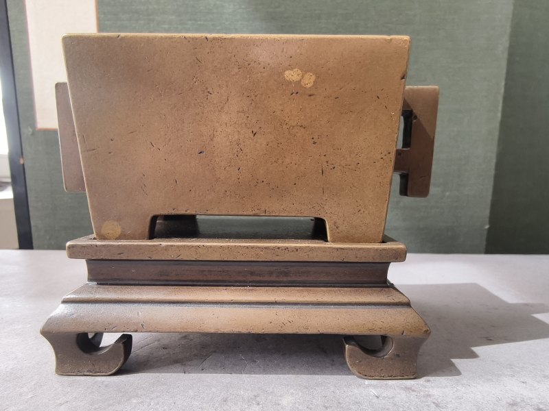 A rectangular twin-handled bronze censer with fitted bronze stand - 图13